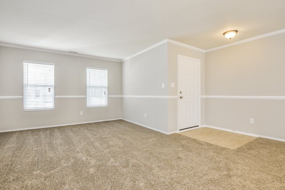 1005 Breeze Ln - Photo 3 of 16