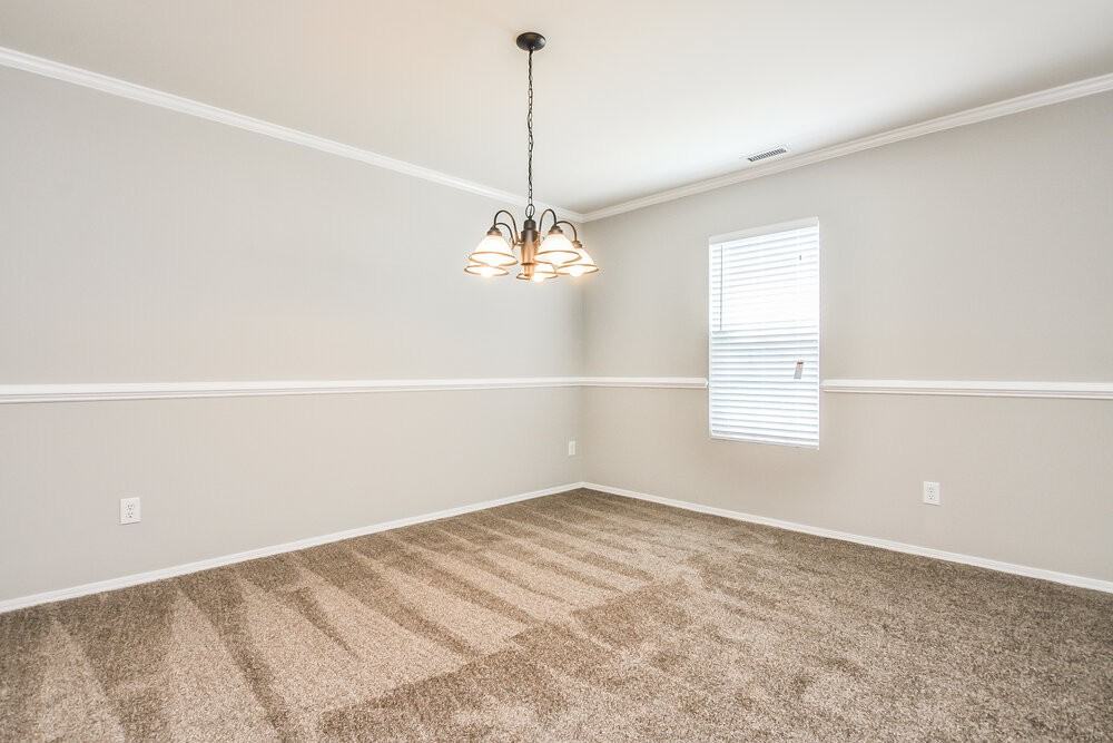 1005 Breeze Ln - Photo 4 of 16