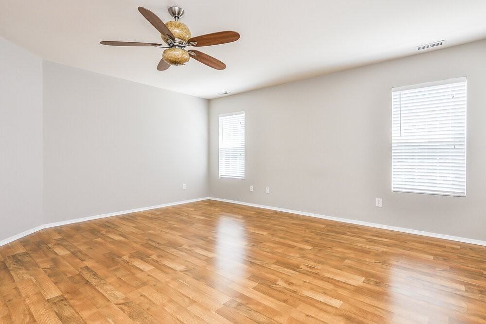 1005 Breeze Ln - Photo 7 of 16