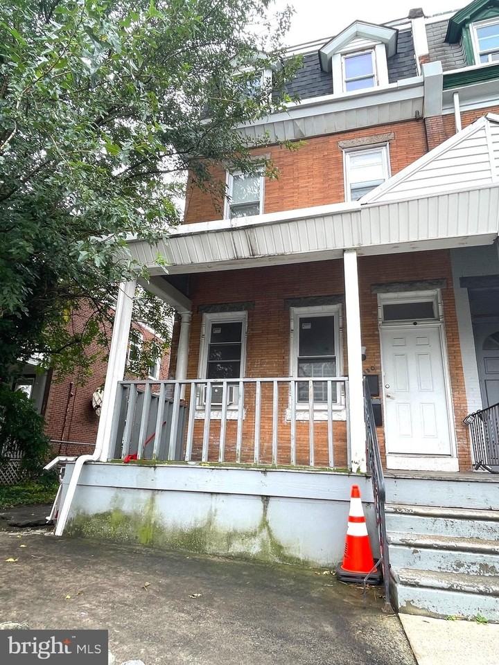 110 W Tabor Rd - Photo 2 of 18