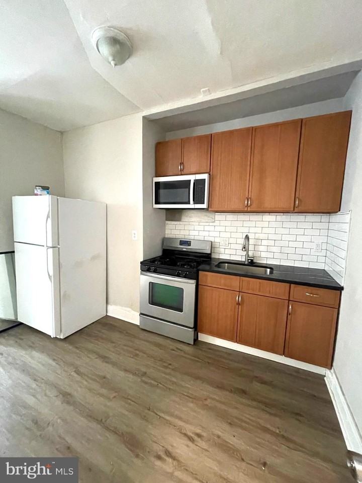 110 W Tabor Rd - Photo 4 of 18