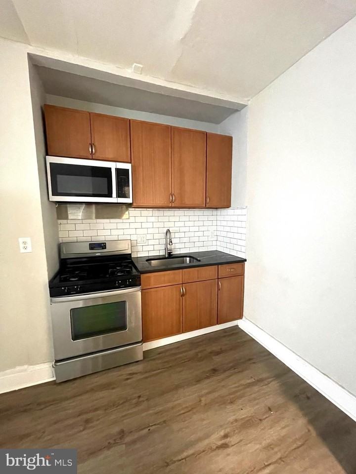 110 W Tabor Rd - Photo 5 of 18
