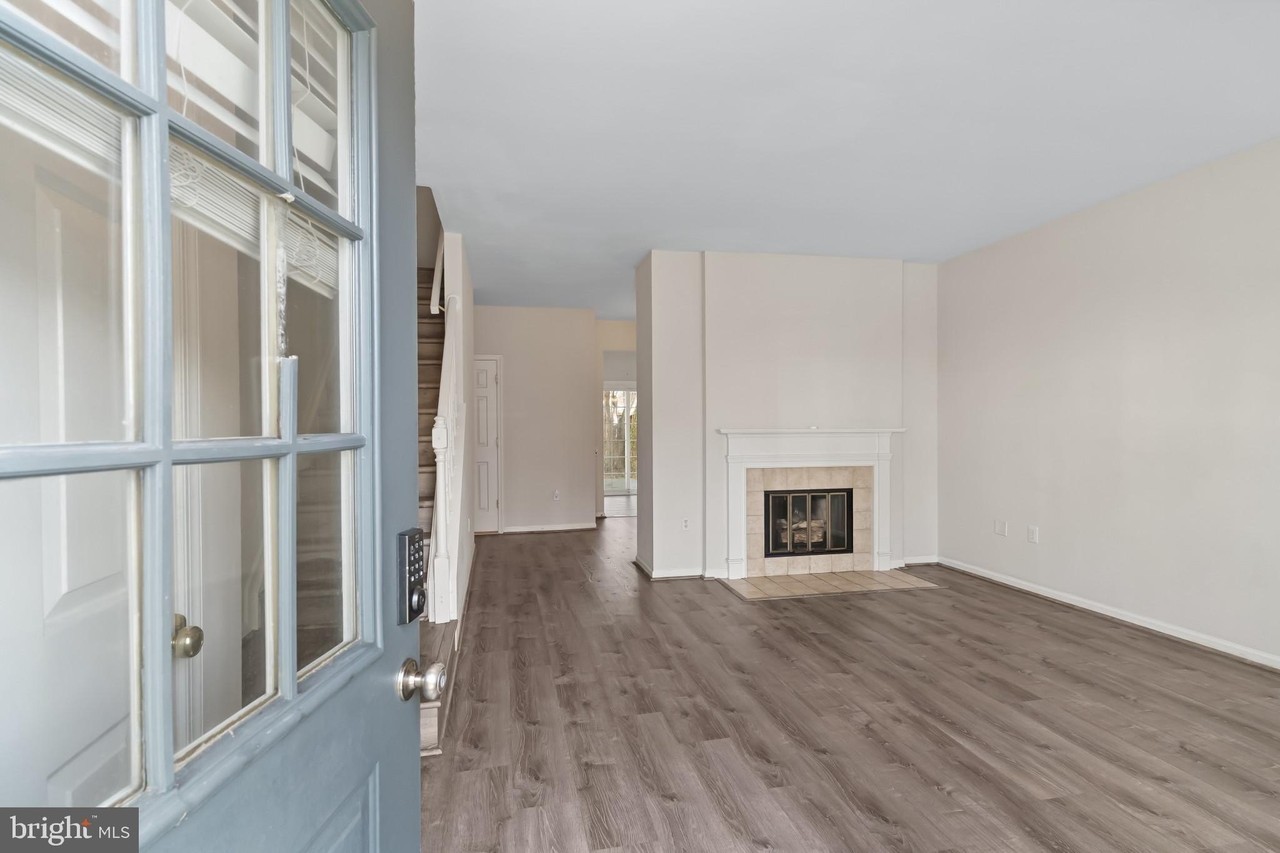 7115 Strawn Ct - Photo 4 of 27