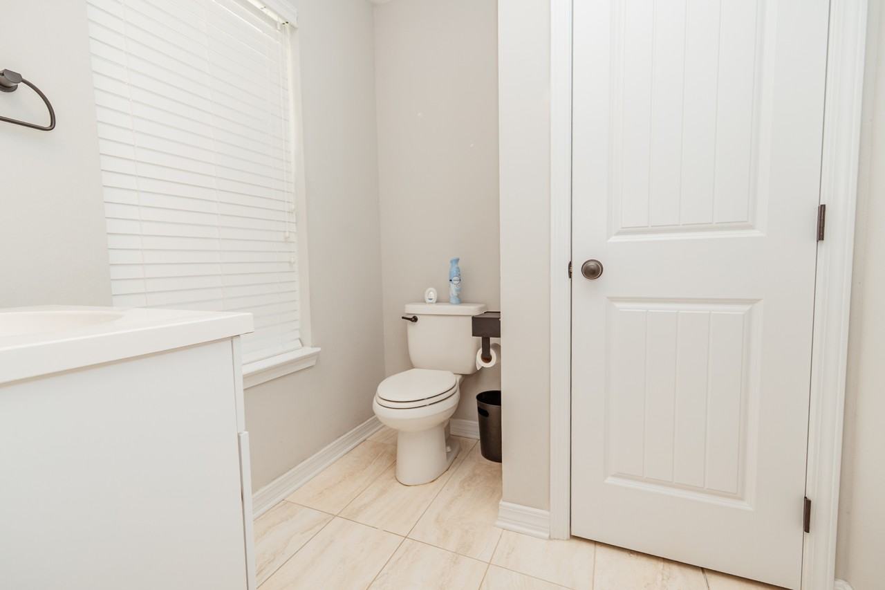 218 Wainwright Dr - Photo 2 of 24