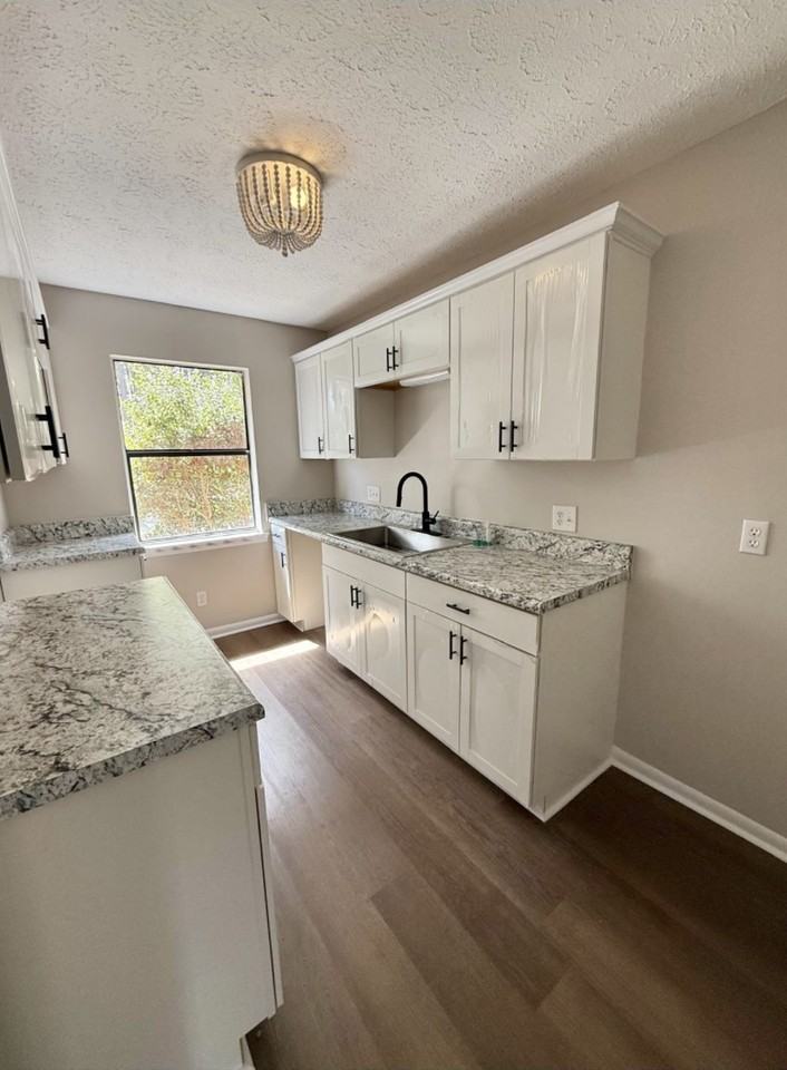 3552 Torbay Dr - Photo 2 of 9