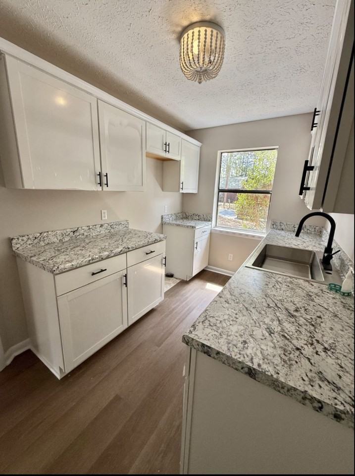 3552 Torbay Dr - Photo 3 of 9