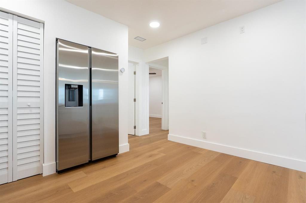 2171 Ne 56th St - Photo 3 of 15