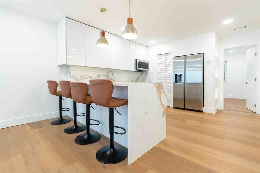 2171 Ne 56th St - Photo 4 of 15