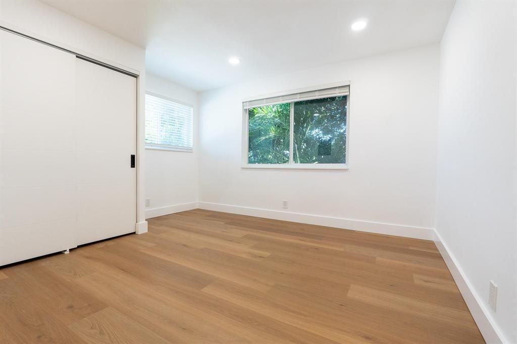 2171 Ne 56th St - Photo 5 of 15