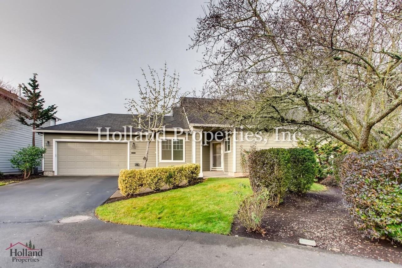 2435 Ne 12th Way