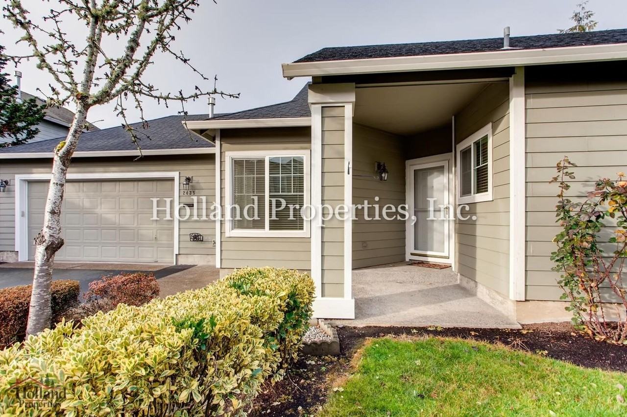 2435 Ne 12th Way - Photo 2 of 27