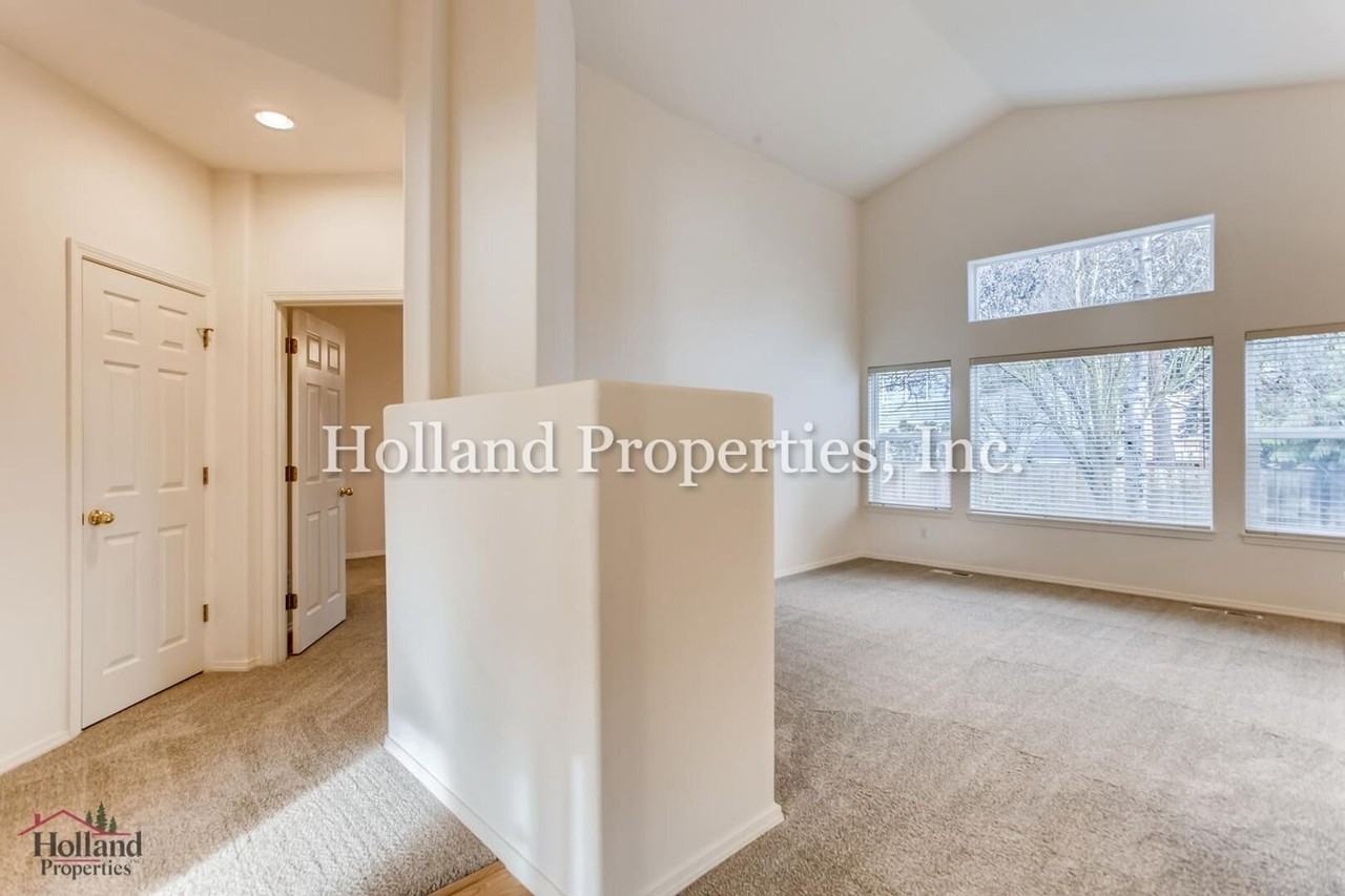 2435 Ne 12th Way - Photo 3 of 27