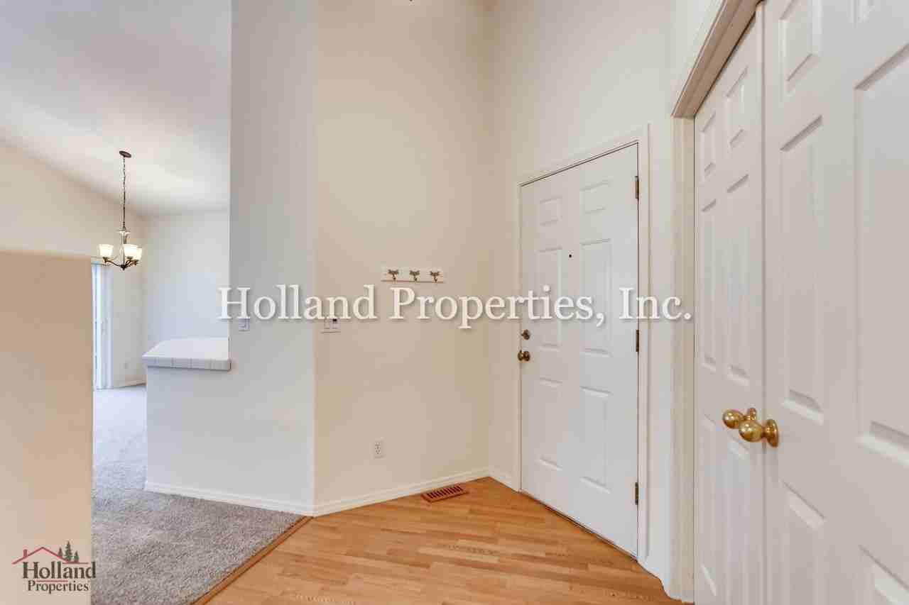 2435 Ne 12th Way - Photo 4 of 27