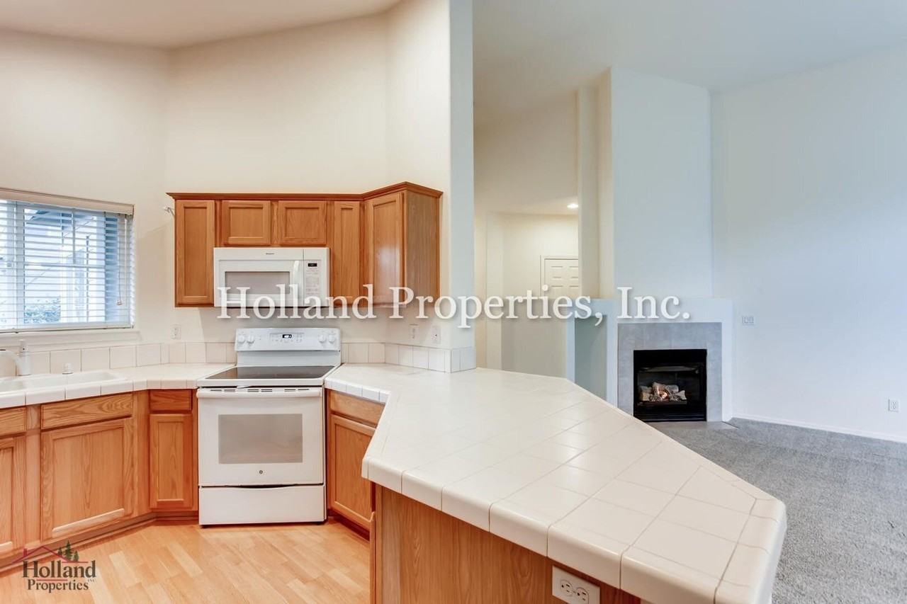 2435 Ne 12th Way - Photo 7 of 27