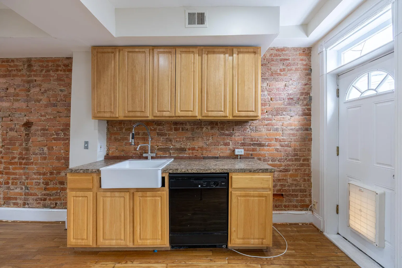819 W Virginia Ave Ne - Photo 5 of 18