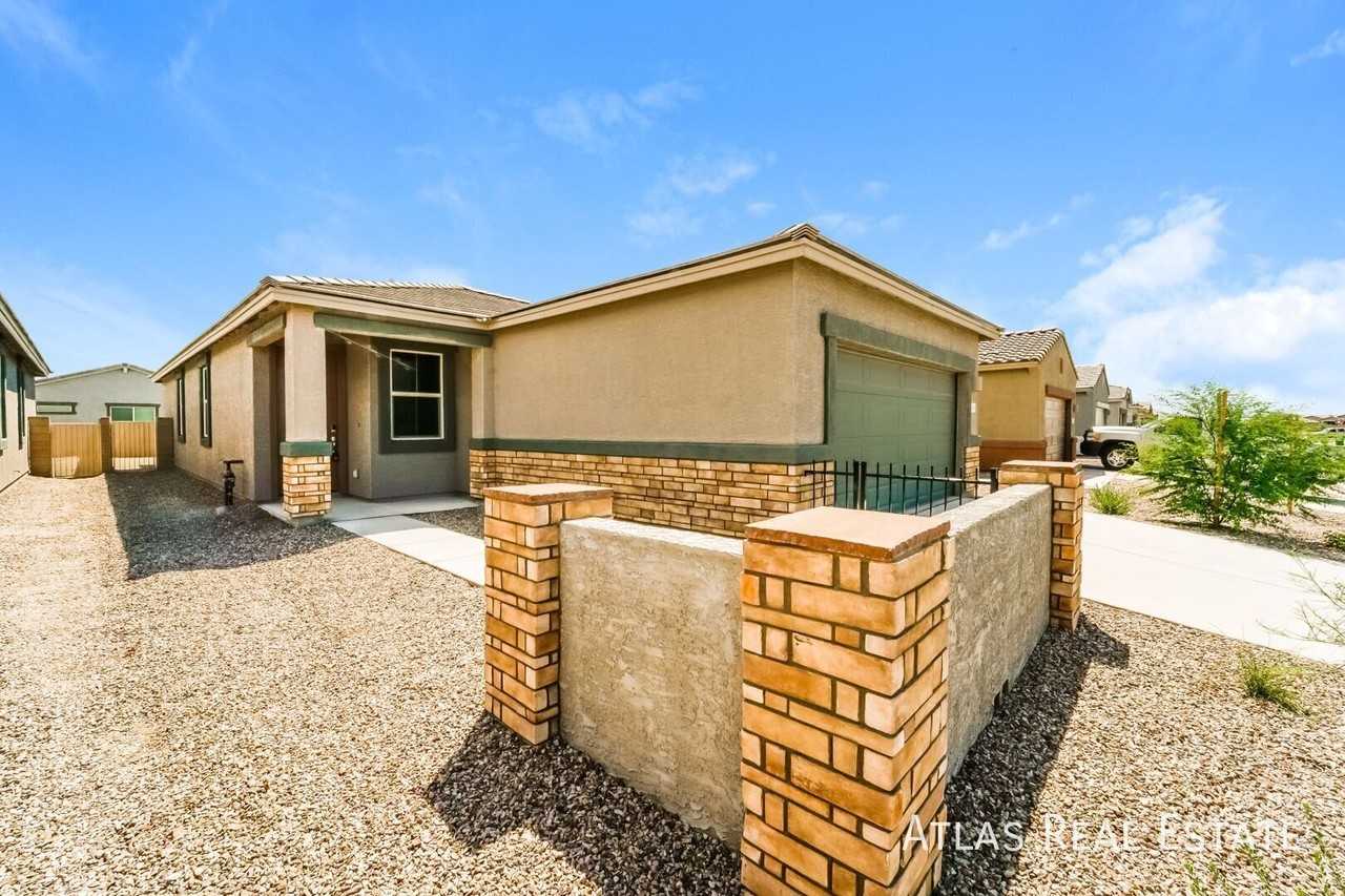 10689 W Dickerson Dr - Photo 2 of 21