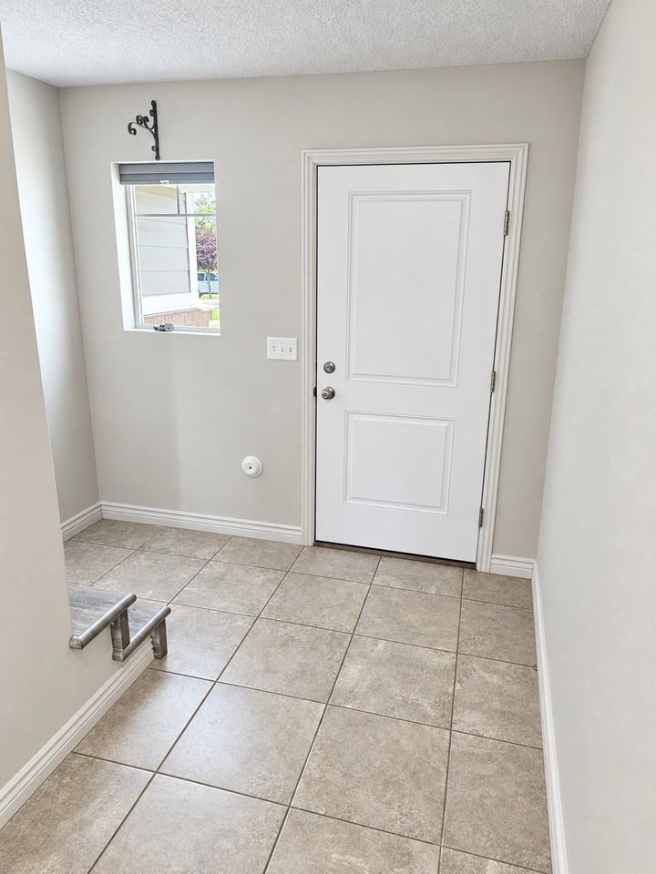 690 N 1775 W - Photo 2 of 23
