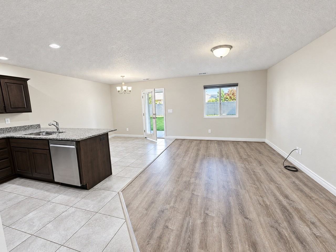 690 N 1775 W - Photo 5 of 23