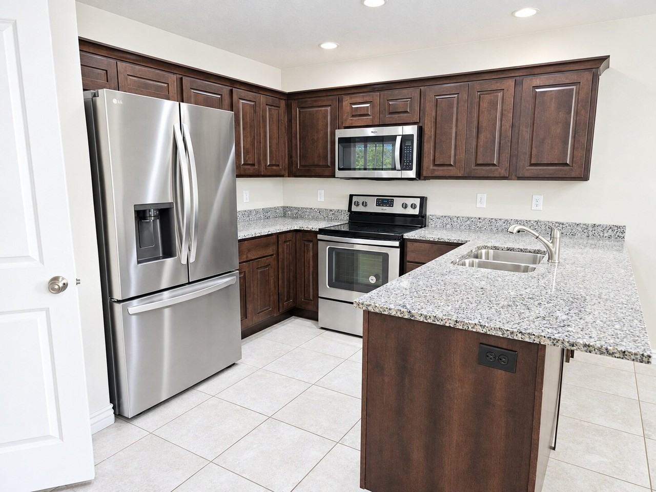 690 N 1775 W - Photo 7 of 23