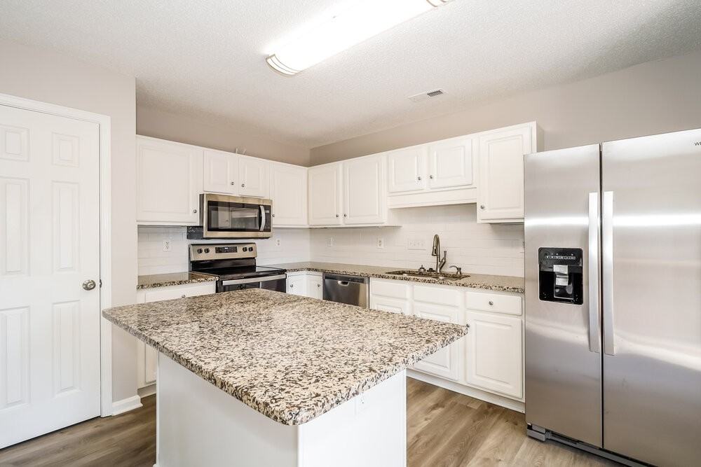 4106 Balsam St - Photo 5 of 16
