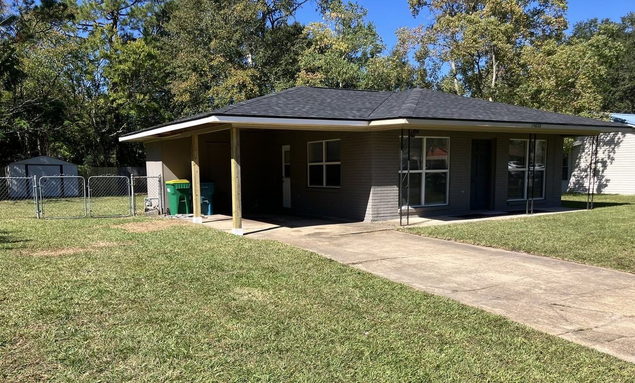 15620 Anderson Dr - Photo 2 of 19