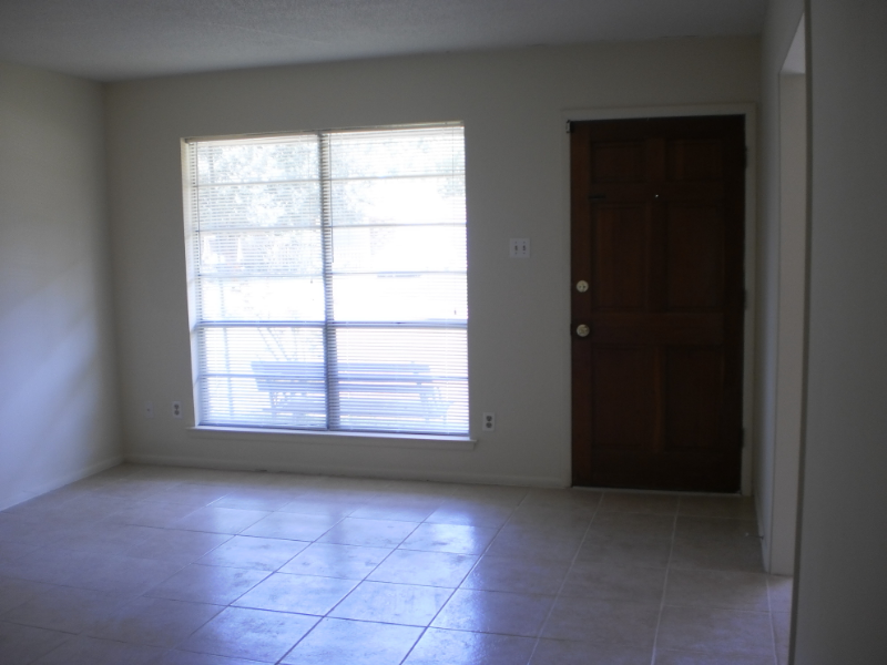 15620 Anderson Dr - Photo 3 of 19