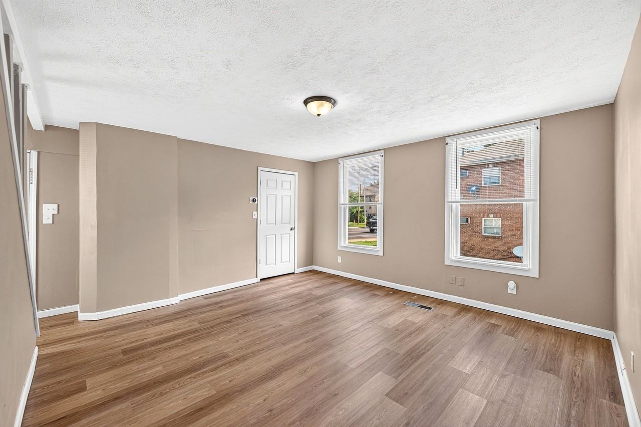 2787 Montana Ave - Photo 3 of 27
