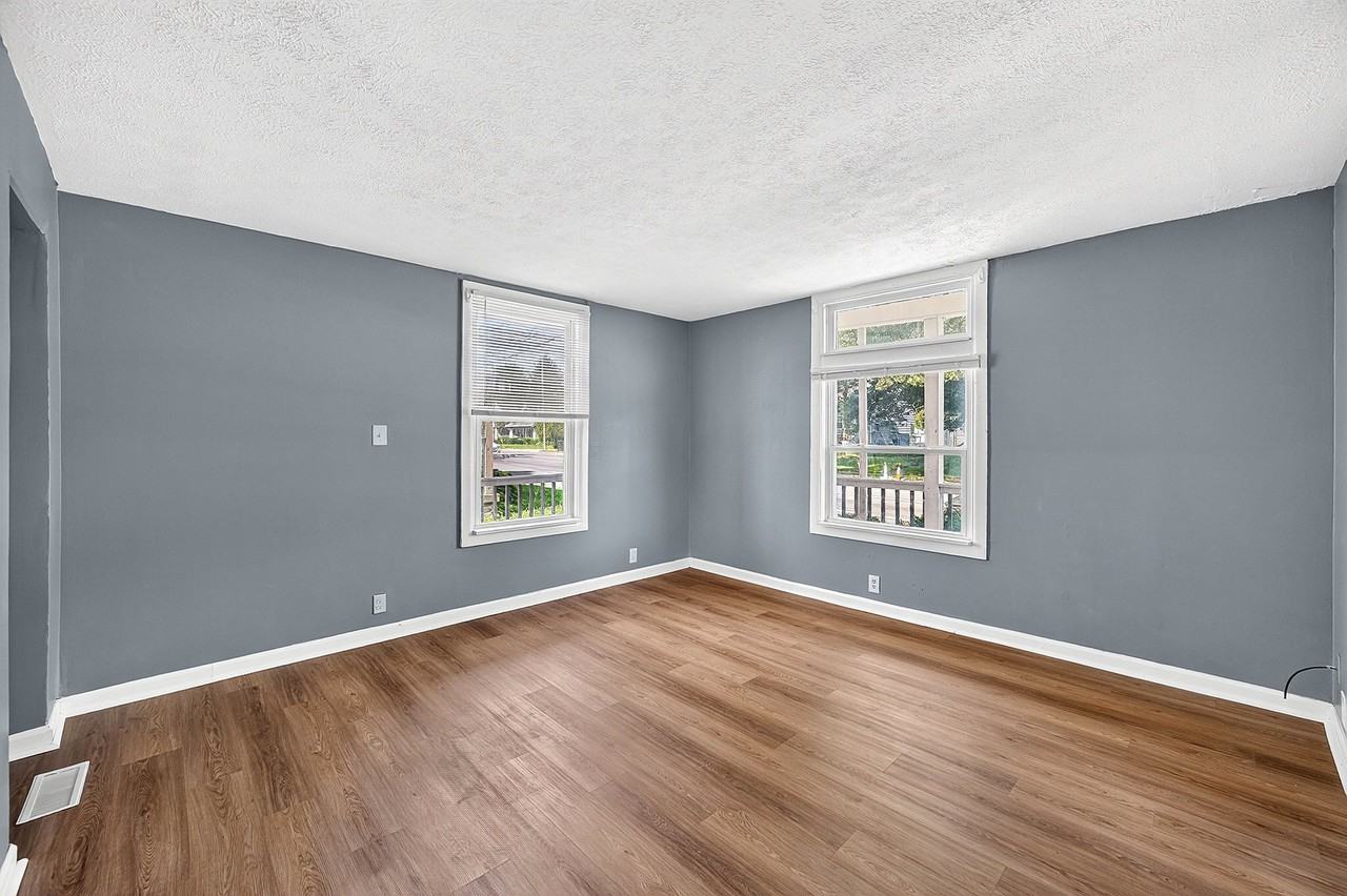 2787 Montana Ave - Photo 6 of 27