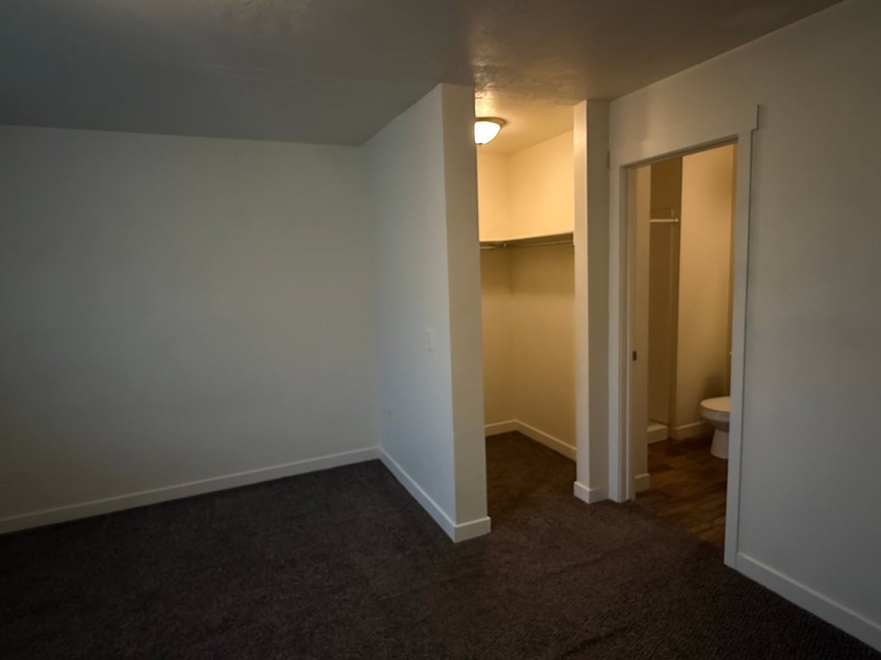 689 W Cushing Ave #C - Photo 7 of 11