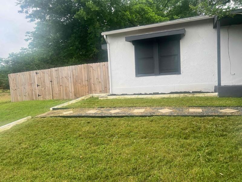 5201 Chico St - Photo 2 of 10
