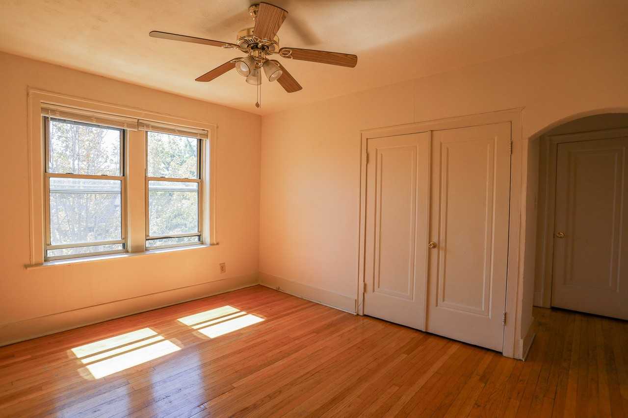 1100 W Roscoe St #4 - Photo 2 of 10