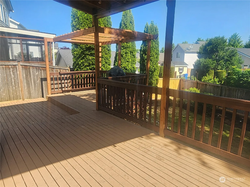 2836 Hyland St - Photo 3 of 17