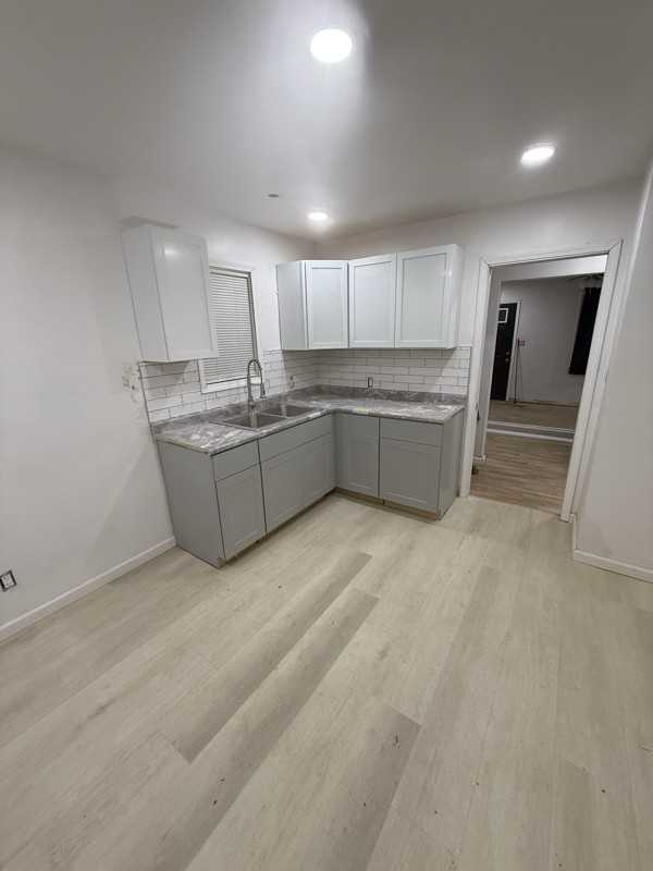 1602 Knapp Ave - Photo 3 of 7