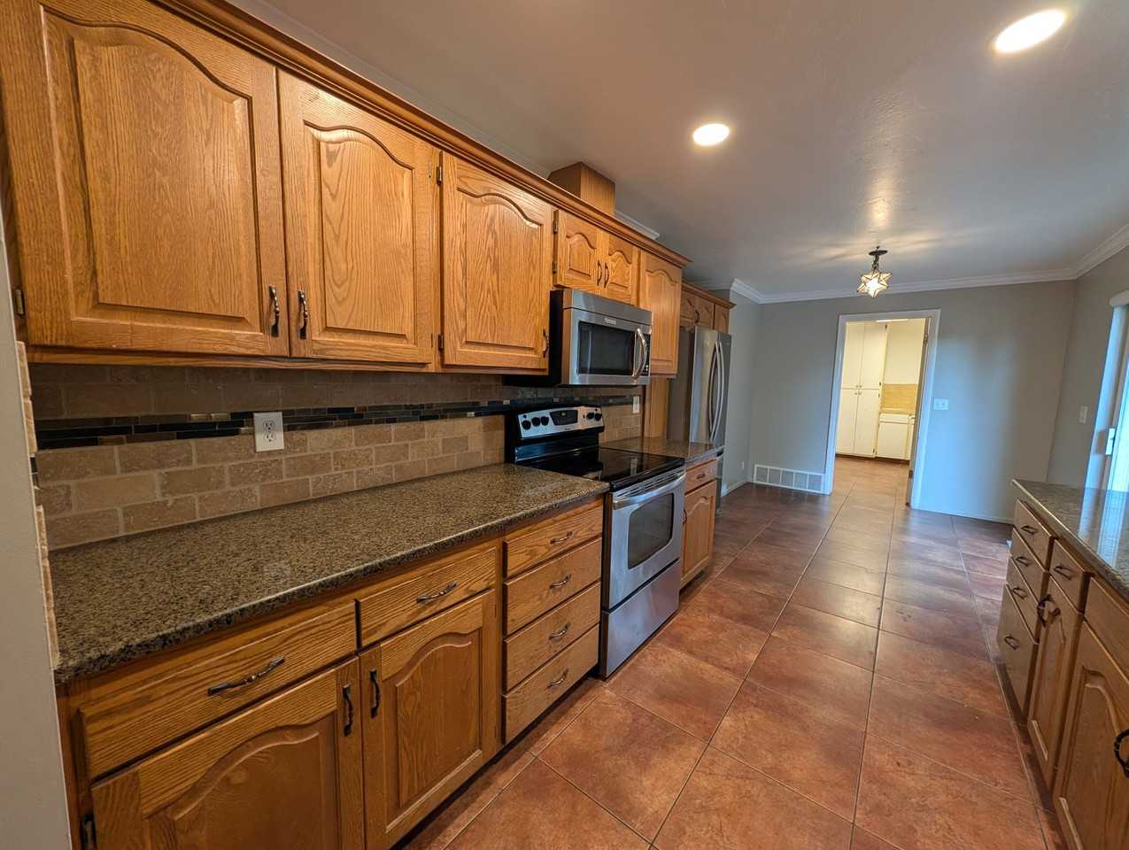 1359 Ne - Photo 4 of 50