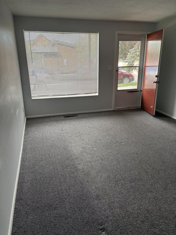 1092 E Roosevelt Ave #1 - Photo 2 of 17