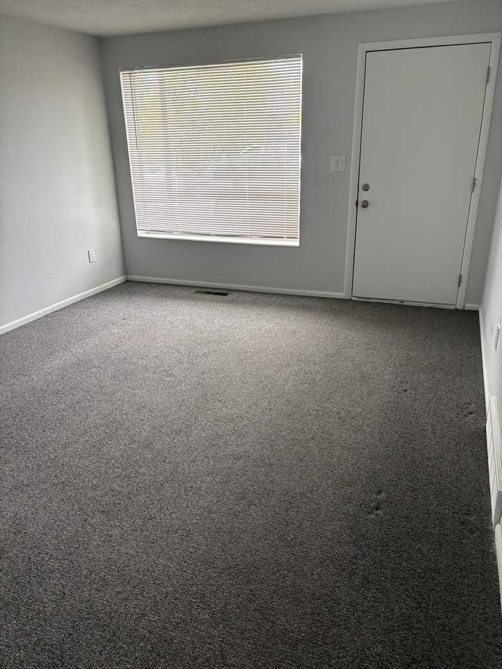 1092 E Roosevelt Ave #1 - Photo 3 of 17