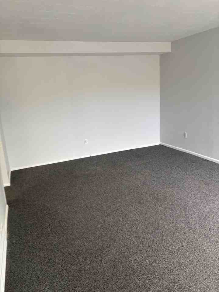 1092 E Roosevelt Ave #1 - Photo 4 of 17