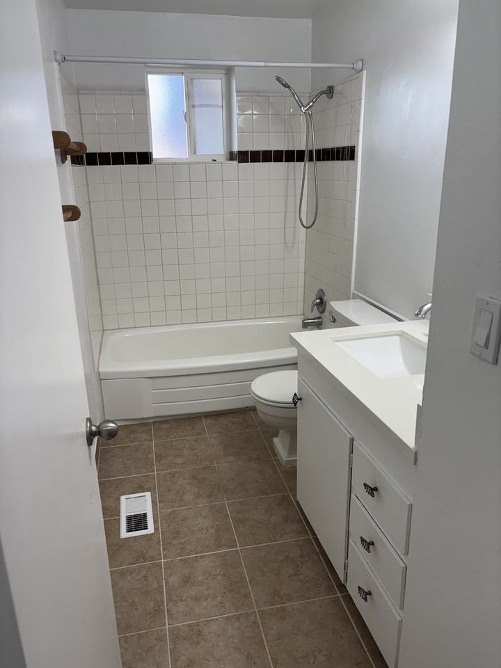 1092 E Roosevelt Ave #1 - Photo 5 of 17