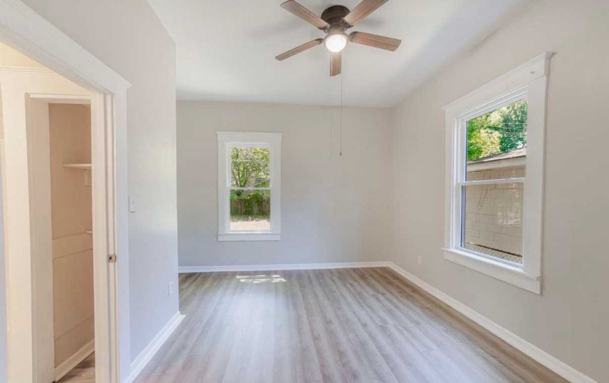 2217 Bolling St - Photo 4 of 10