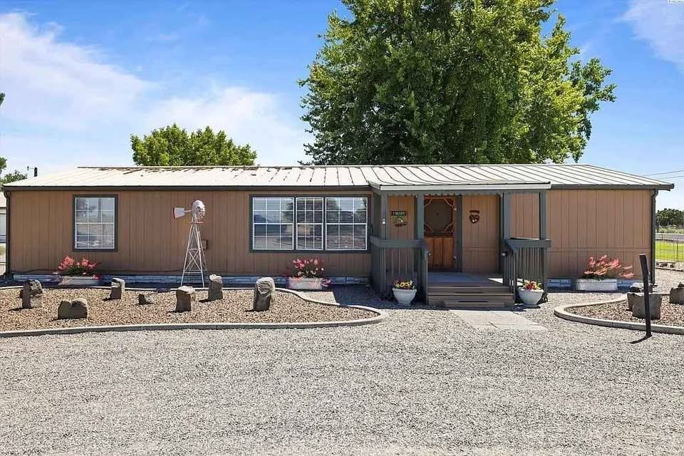 196903 E 3rd Ave - Photo 2 of 20