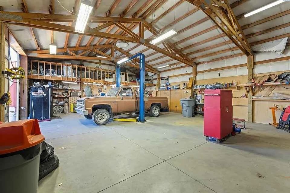 196903 E 3rd Ave - Photo 4 of 20