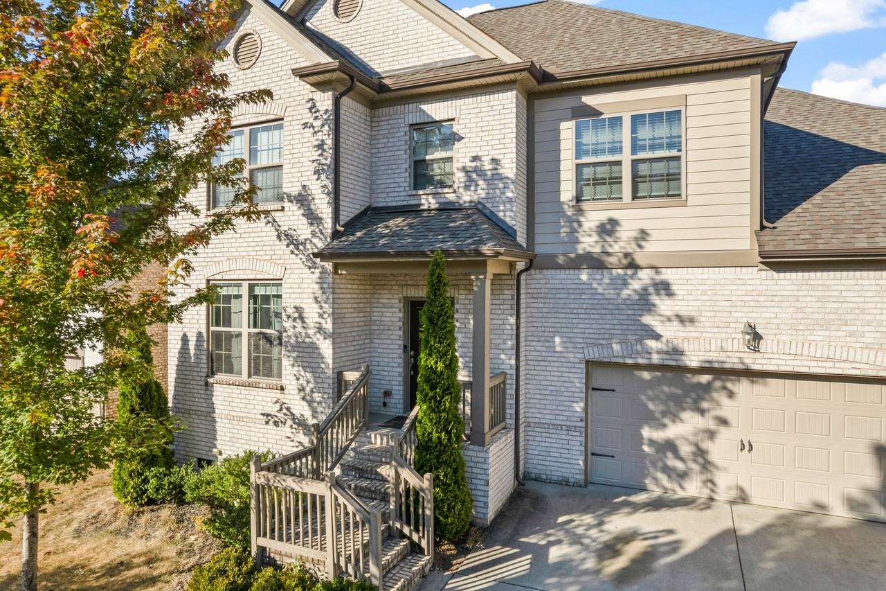 2712 Cloister Ln - Photo 2 of 20
