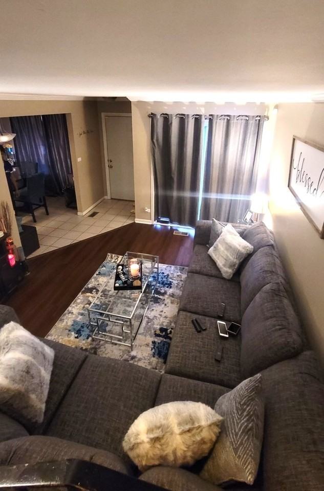 2295 Windsor Ln - Photo 2 of 10