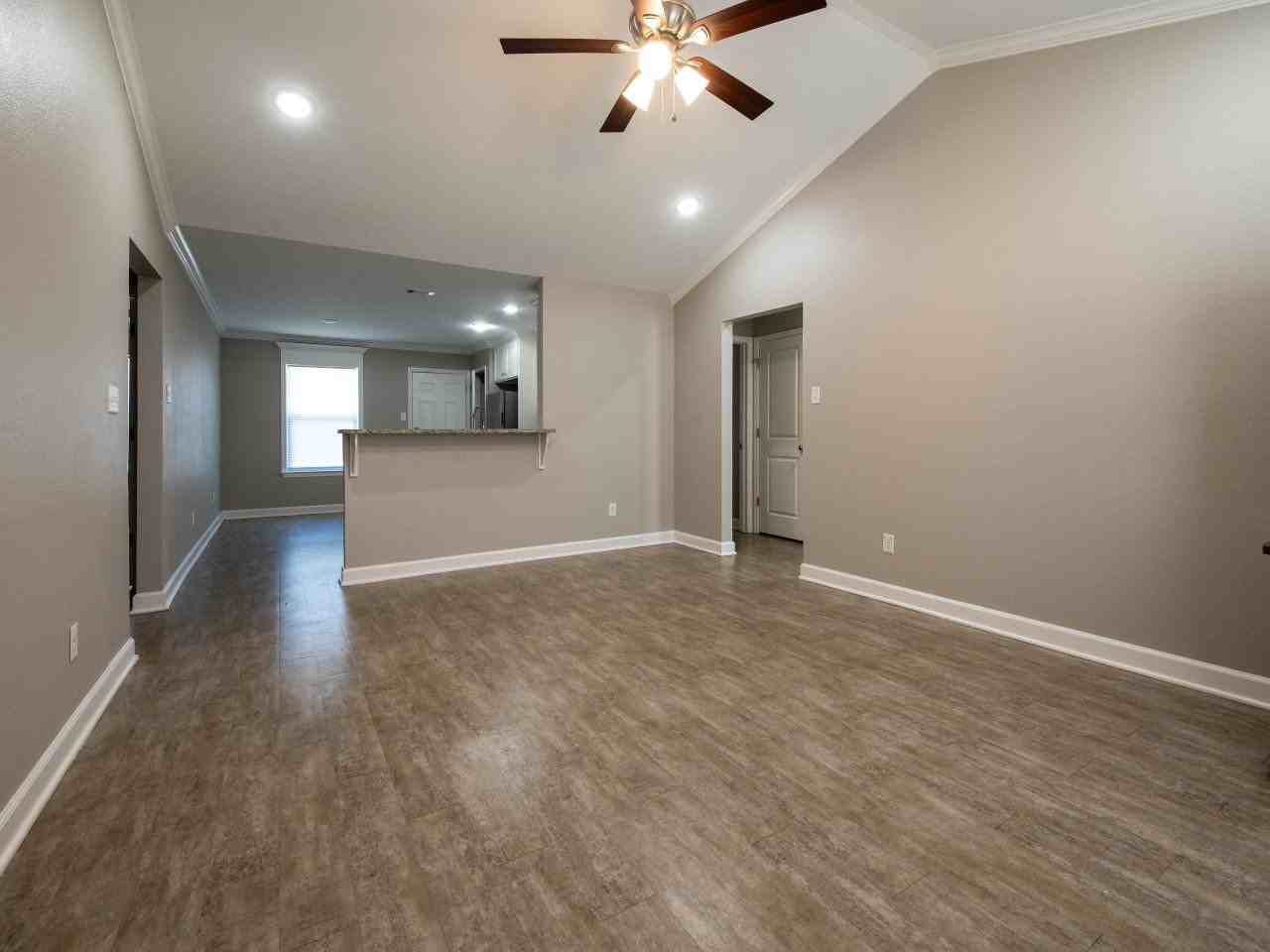 209 Sparrow Rd - Photo 4 of 18