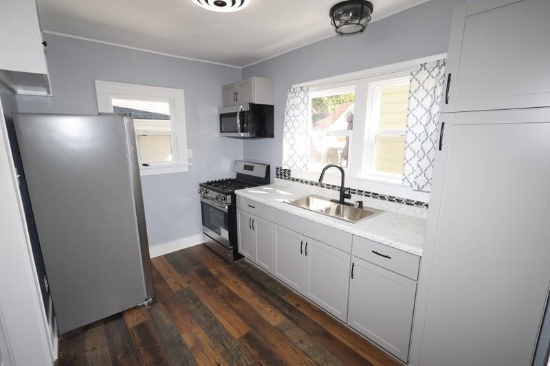188 Manor Ave - Photo 7 of 15