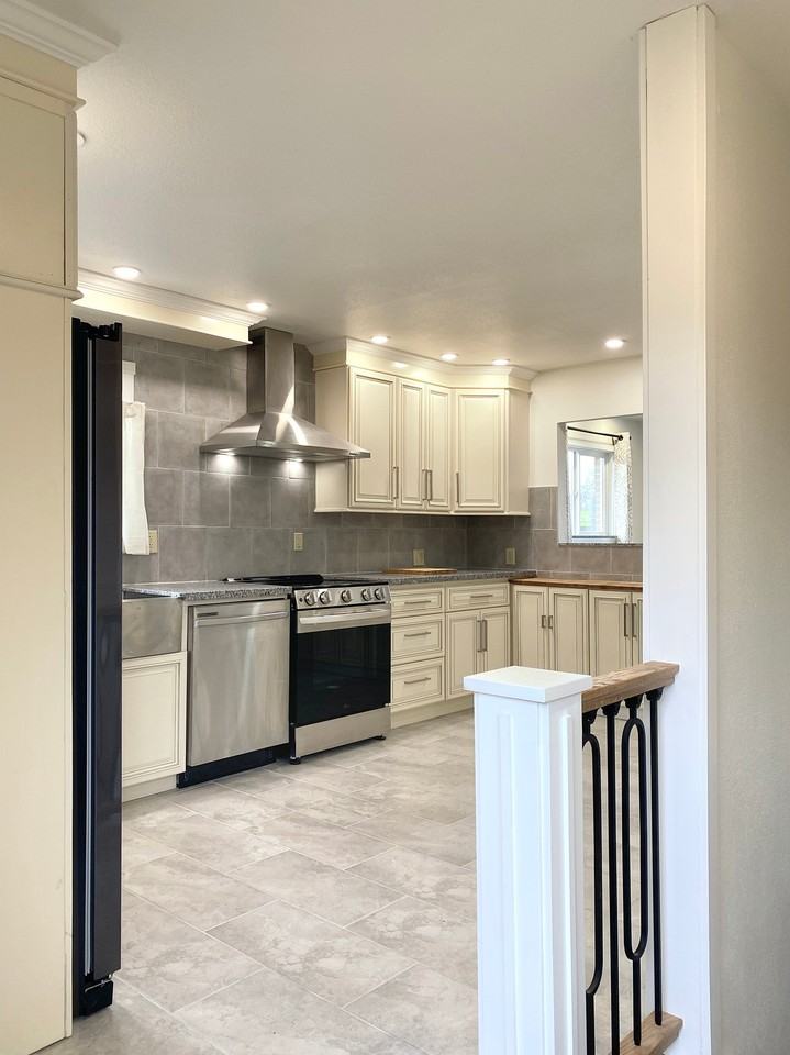 2940 Illinois Ave - Photo 2 of 15