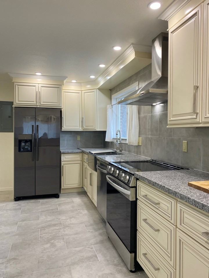 2940 Illinois Ave - Photo 4 of 15