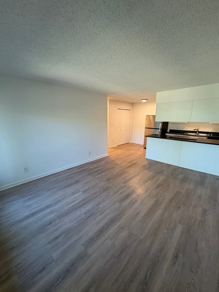 933 E Moorhead Cir #1K - Photo 3 of 11