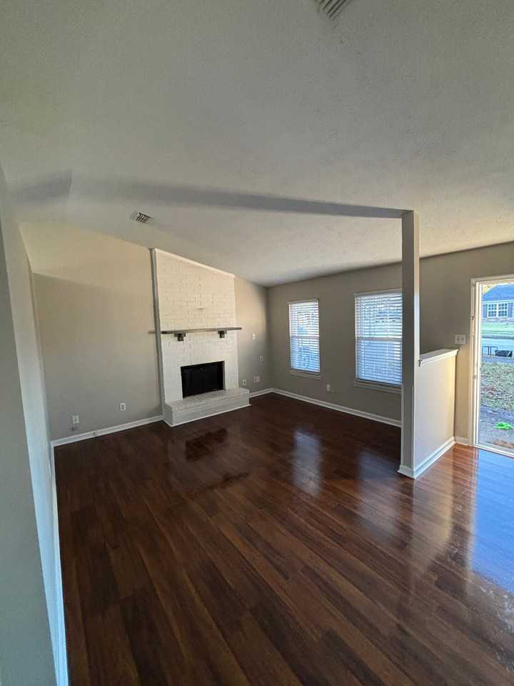 3476 Royal Wood Rd - Photo 2 of 15