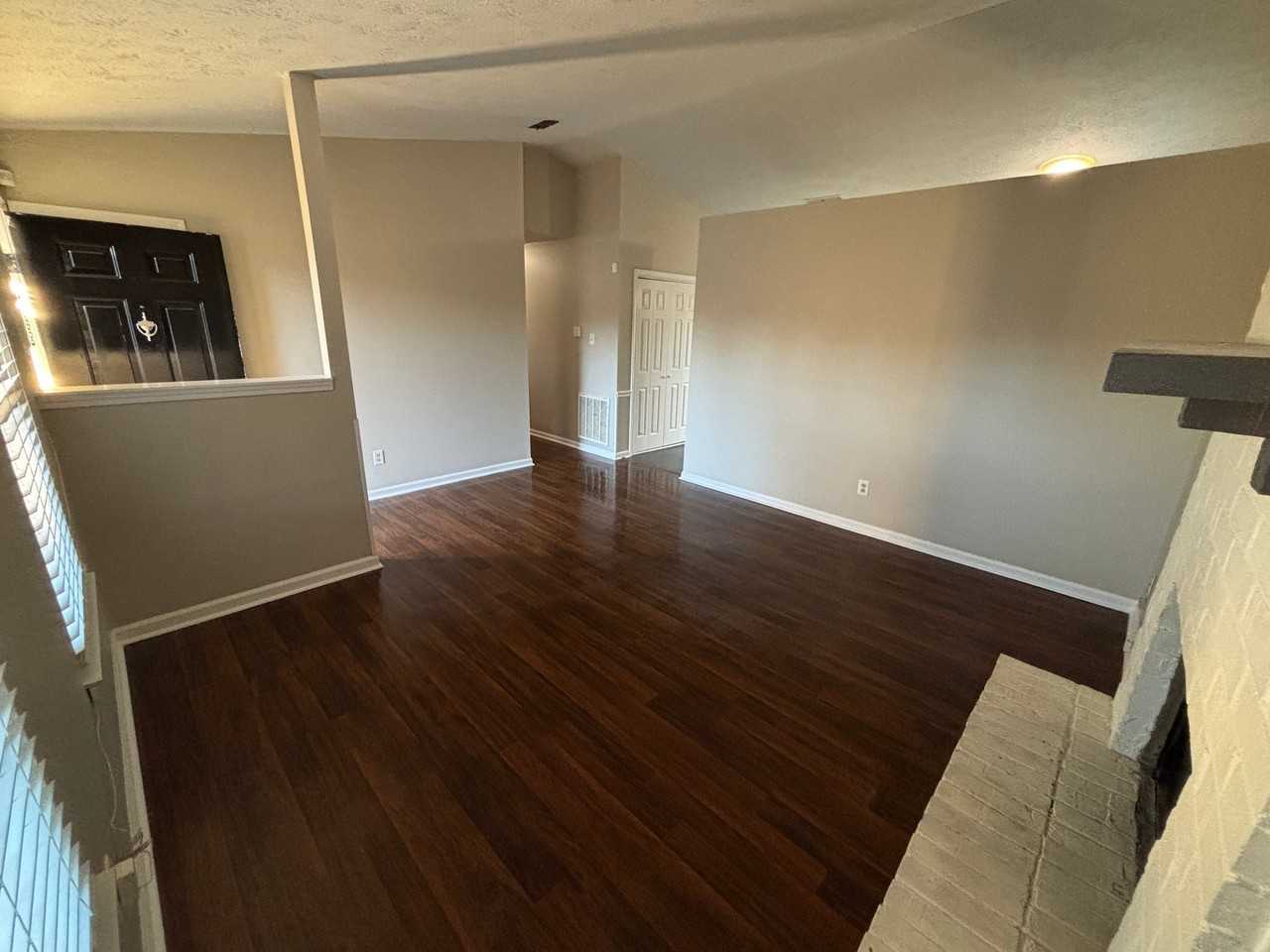 3476 Royal Wood Rd - Photo 3 of 15